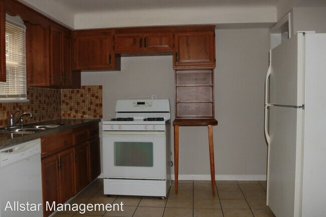 Building Photo - 3 br, 1.5 bath House - 8109 Pelham Dr
