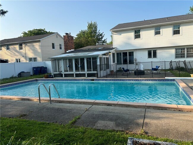 Building Photo - 97 Tartan Ln