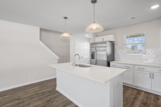 Building Photo - 3 Bd 2.5 Ba Townhome