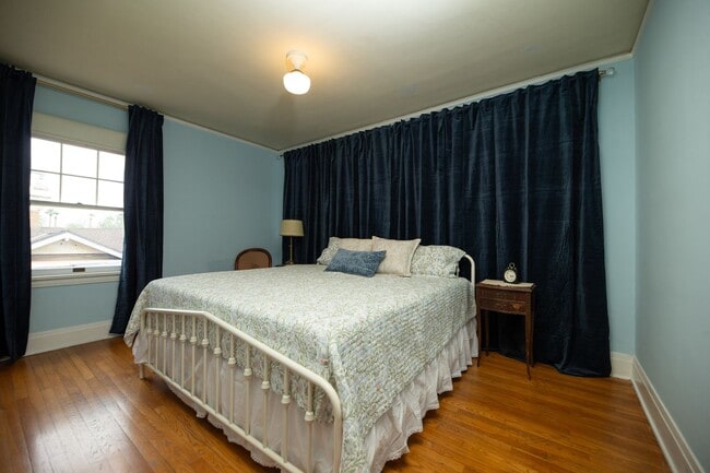 Building Photo - WONDERFUL HISTORIC 5 BED 3 BATH PROPERTY WITH CARRIAGE HOUSE