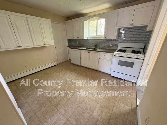 Building Photo - 401 US-9