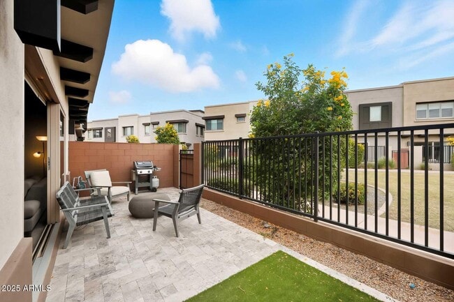 Building Photo - 7338 E Casitas Del Rio Dr