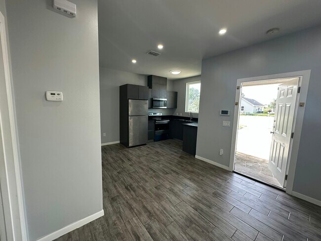Building Photo - 1308 Quitaca Dr