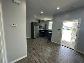 Building Photo - 1308 Quitaca Dr