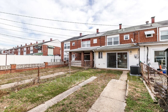 Building Photo - 2032 Kelmore Rd