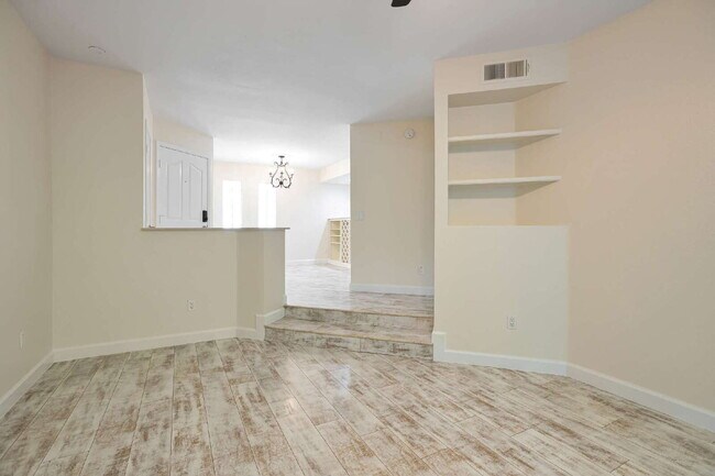 Building Photo - Camelback Corridor Condo now available!