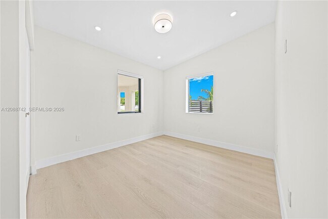 Building Photo - 11300 SW 43rd St