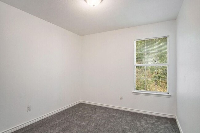 Building Photo - 2621 Lee Ave