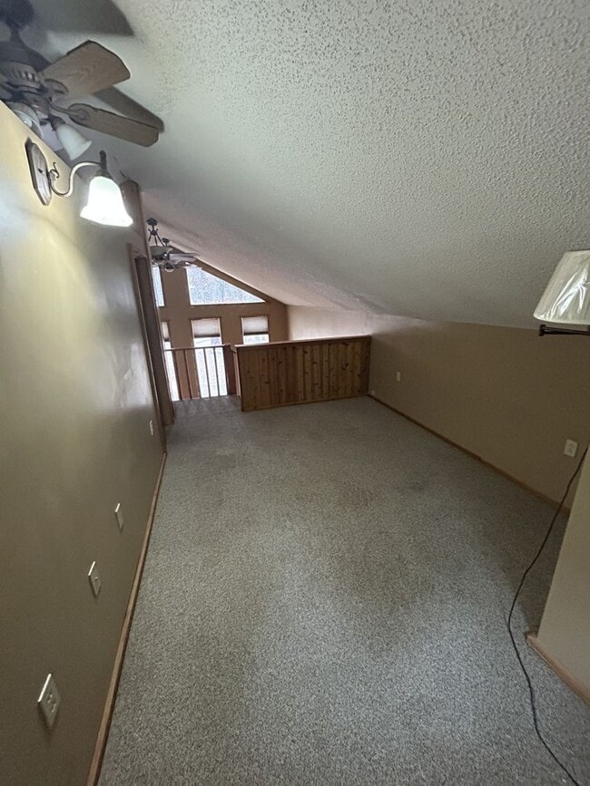 Building Photo - 1 bedrooms, 2 bathrooms. 2,000 sq ft home in a quiet country setting with large yard.