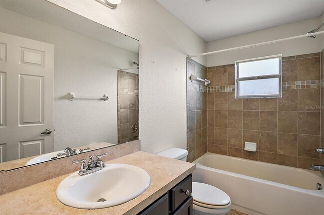 Building Photo - 581 Greenshank Dr