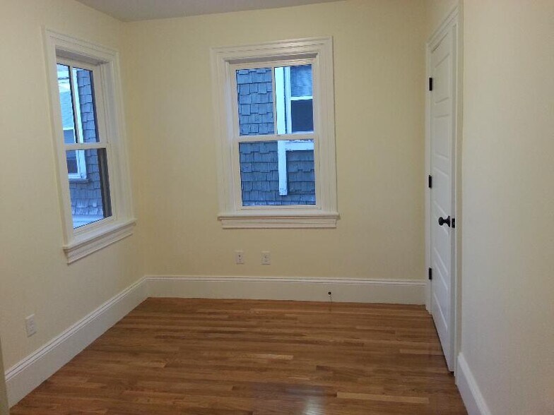 Building Photo - 79 Linden St