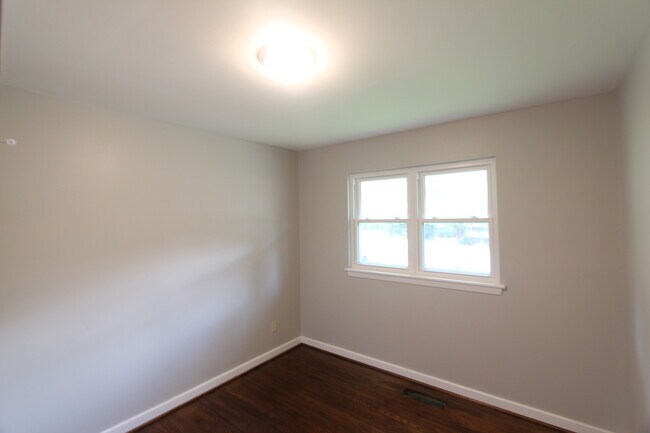 Building Photo - 3025 La Haven Cir