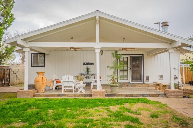 Building Photo - Beautiful Southside Los Banos Rental