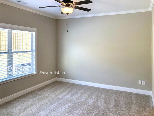 Building Photo - 3870 Valley View Ct