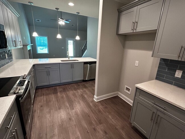 Building Photo - 1935 Preservation Cir