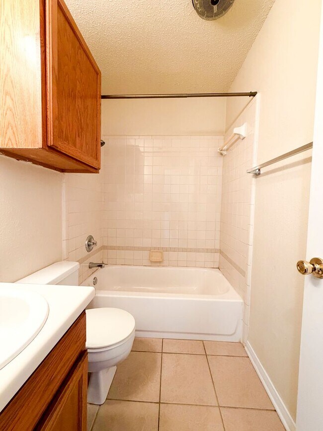 Building Photo - 2607 Bluebonnet Dr