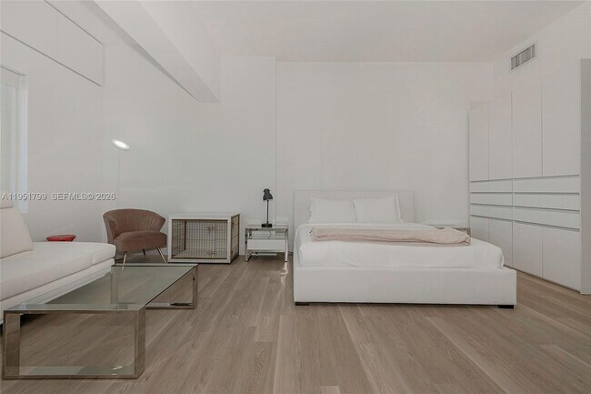 Building Photo - 2301 Collins Ave