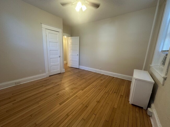 Building Photo - Adorable Condo in Ghent!