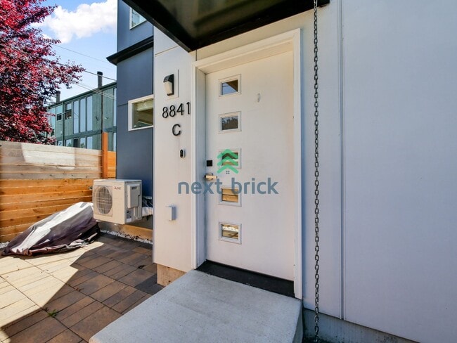 Building Photo - 2 Bed 2 Bath Spacious Townhome