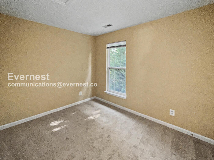 Building Photo - 8 Sarrington Ct