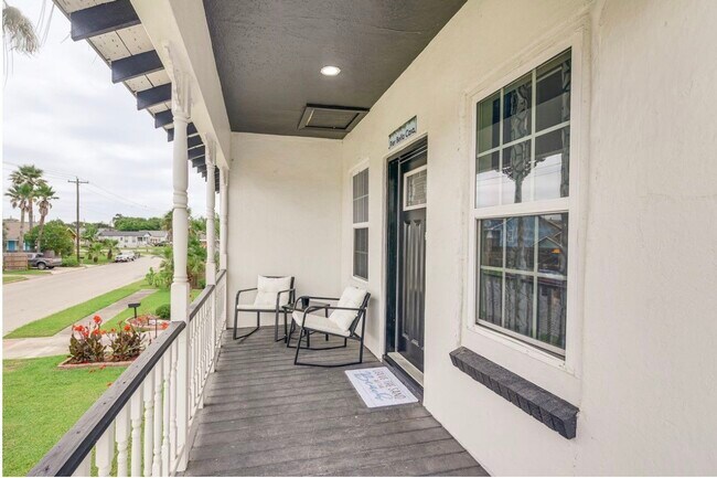 Building Photo - 5627 Avenue R