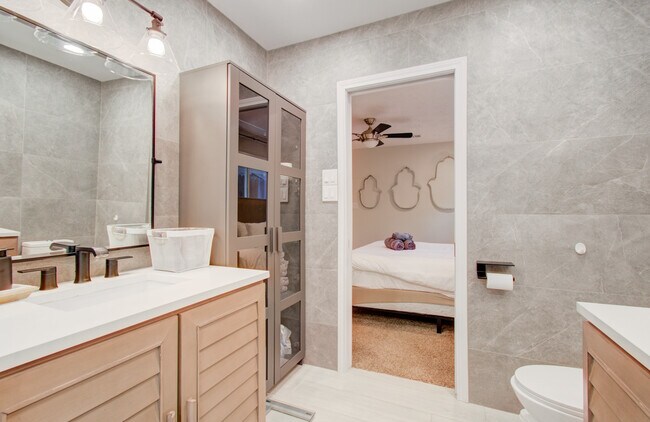 Building Photo - 11102 Hillcroft St