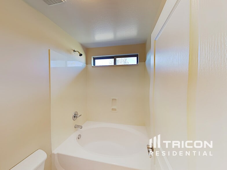 Building Photo - 30568 N Zircon Dr