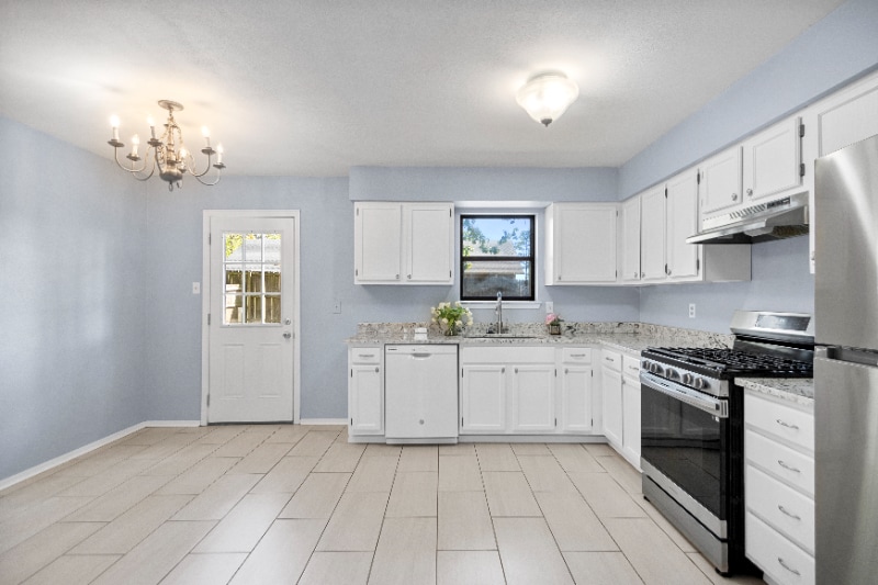 Building Photo - 3320 Henson Pl