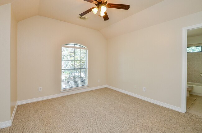 Building Photo - 5615 Bent Arbor Ln