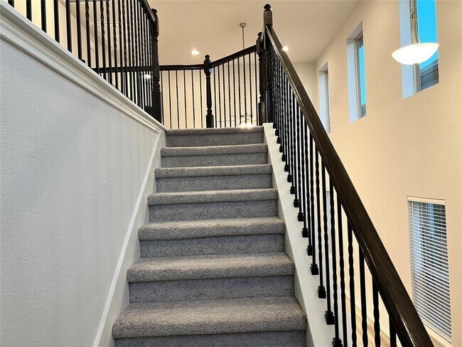 Building Photo - 136 MacArthur Dr