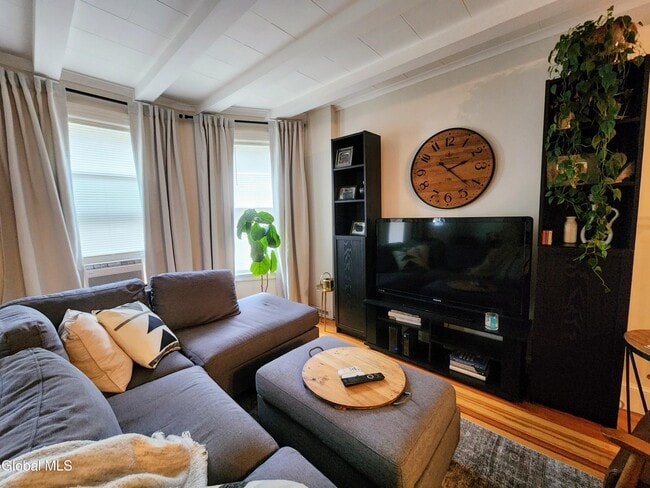 Building Photo - 11 Ingersoll Ave