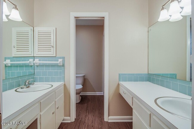 Building Photo - 242 Monteigne Dr