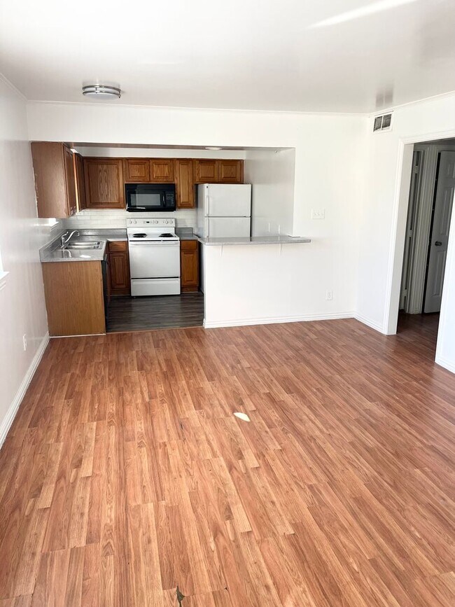 Primary Photo - Move In ready 2 Bedroom 1 Bath $500.00 off...
