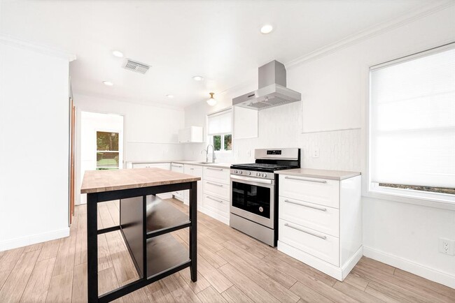 Building Photo - 10166 Hanka Dr