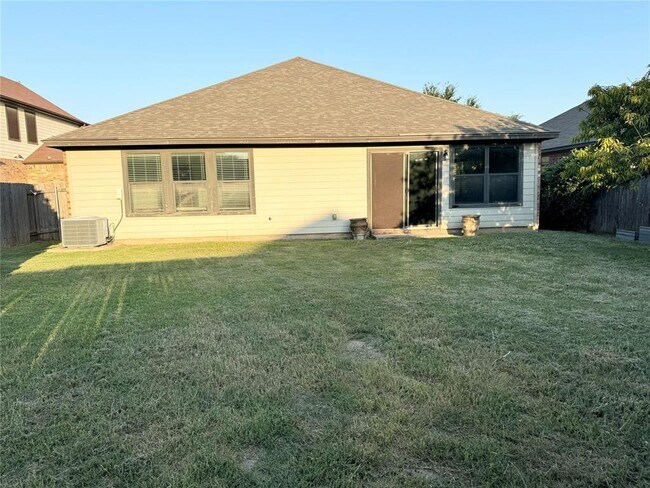 Building Photo - 1152 Hyde Park Dr