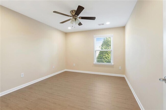 Building Photo - 865 Great Glen Pl