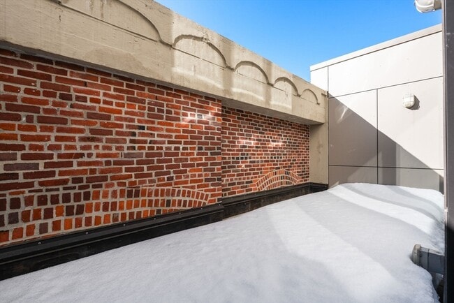 Building Photo - 121 Portland St