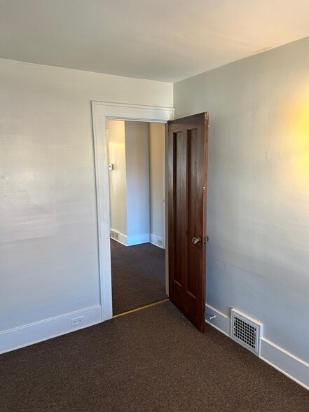 Building Photo - 1129 Brown Ave