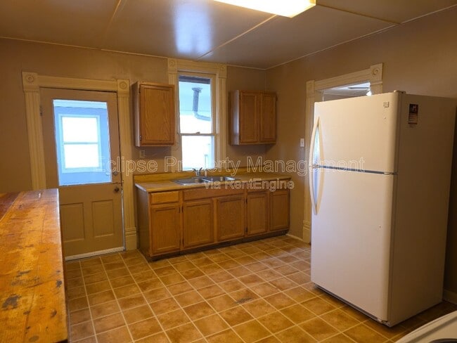 Building Photo - 721 3rd St