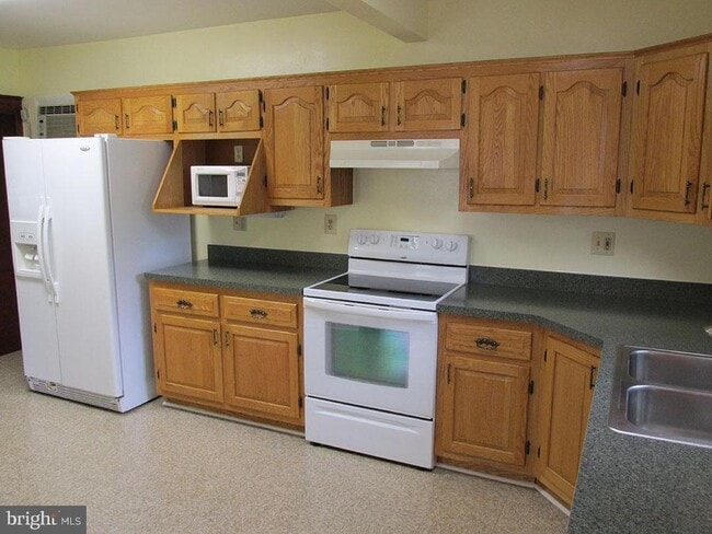 Building Photo - 5635 Oregon Ave