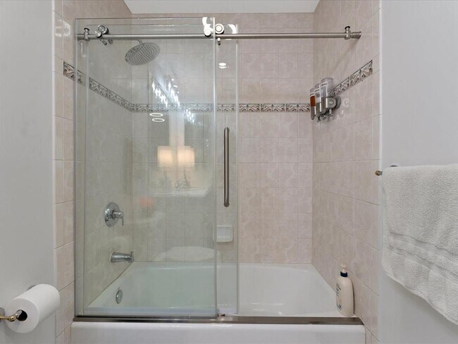 Building Photo - 555 5th Ave NE