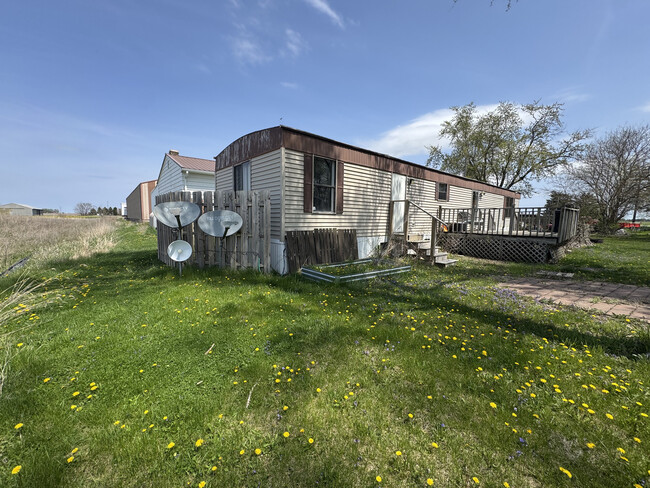 Building Photo - 25402 LaGrange Rd