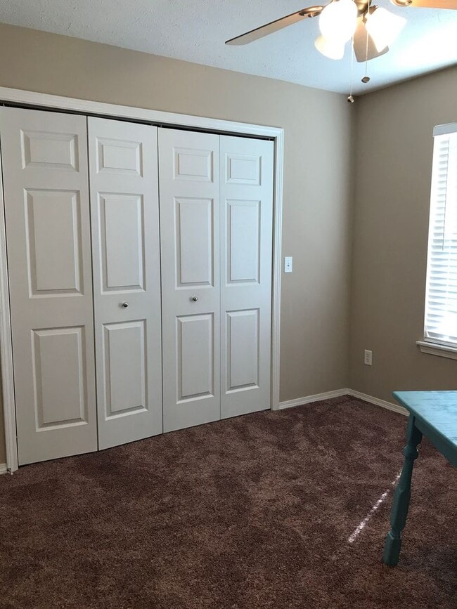 Building Photo - Executive Rental All Brick Home near South...
