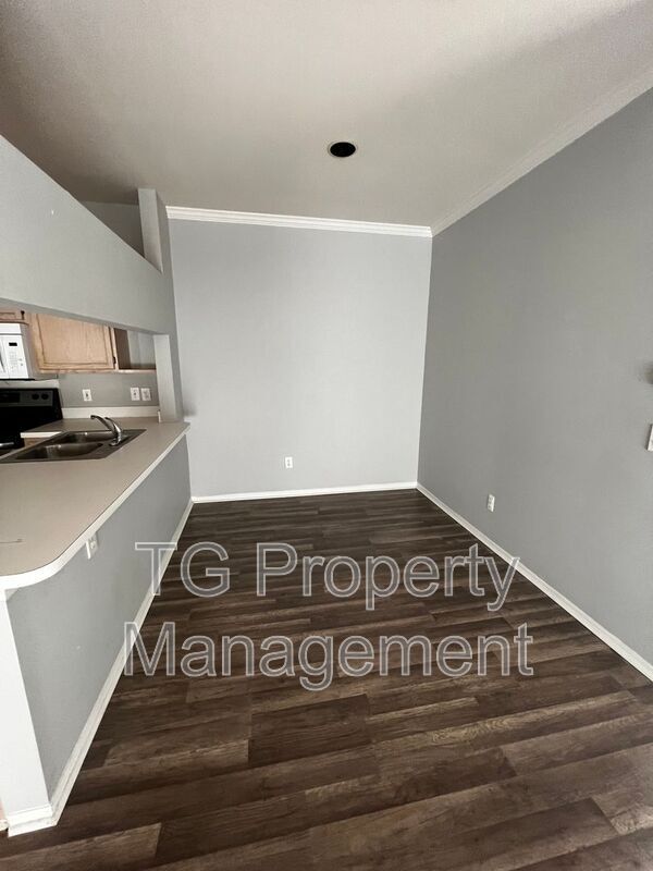 Building Photo - 201 Colima Ct