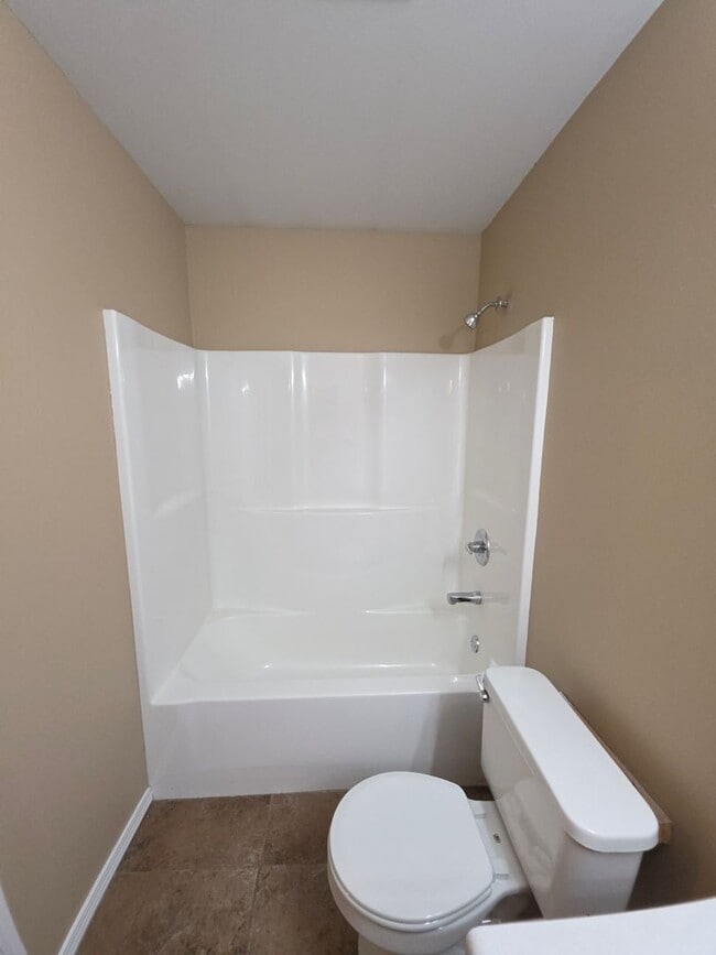 Building Photo - 401 E 11th St