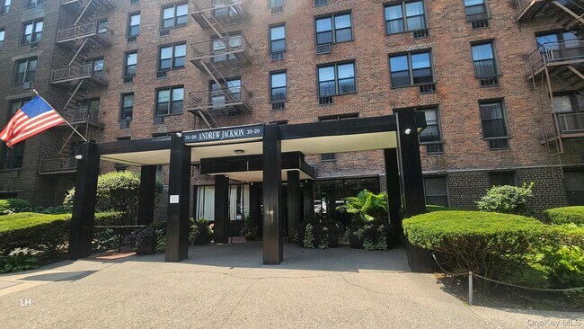 Building Photo - 35-20 Leverich St