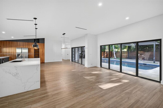 Building Photo - 1511 SW 30th Pl