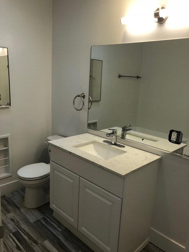 Building Photo - RENOVATED 1 BDRM-HARDWOOD FL,STAINLESS STE...