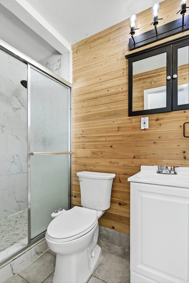 Building Photo - 6635 Blackwood Dr