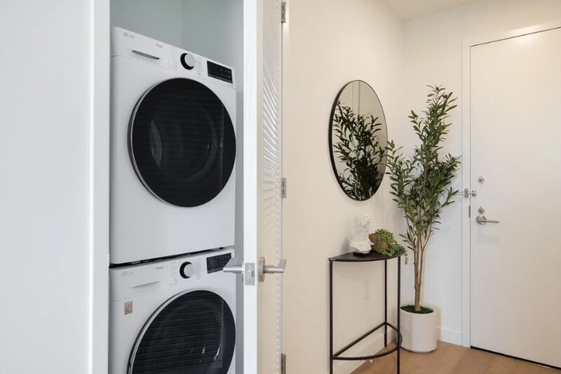 Building Photo - 405 W 206th St